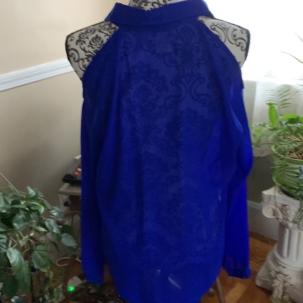 Cold shoulder button up - Picture 2 of 3